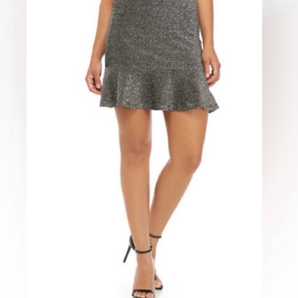 Michael Kors Shimmering black silver ruffled side zipped skirt size mediums